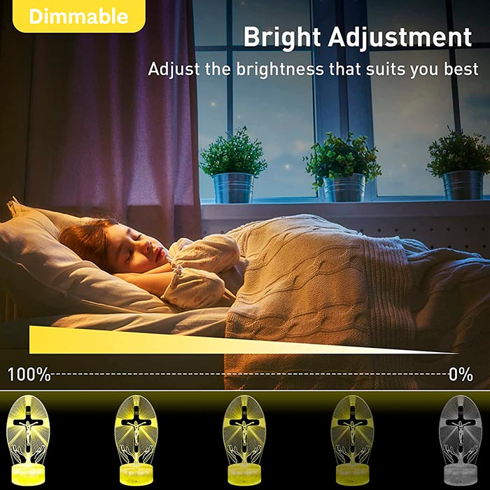 La decorazione luminosa ha 16 colori diversi e 4 modalità lampeggianti che possono essere controllate con il telecomando o con il pulsante a sfioramento sulla base!