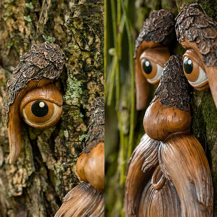 La decorazione da esterno che metti sull'albero ha la forma di un viso!