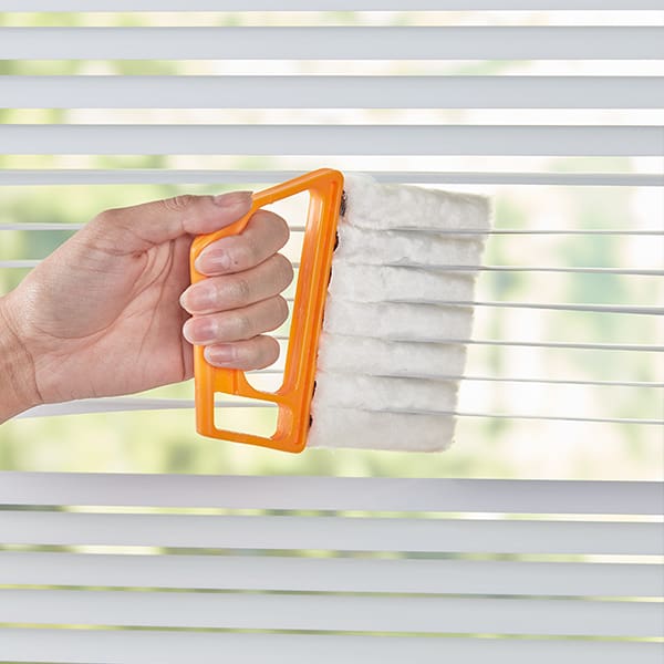 BlindsBrush, l'innovativa spazzola in microfibra che pulisce le tende veneziane 2 volte più velocemente, da entrambi i lati contemporaneamente - Image 2