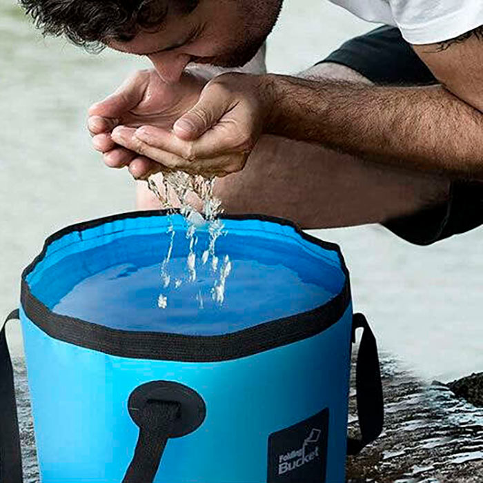 Una borsa impermeabile è un accessorio indispensabile per l'uso all'aperto e domestico, ad esempio per trasportare oggetti, lavare frutta e verdura, ecc.