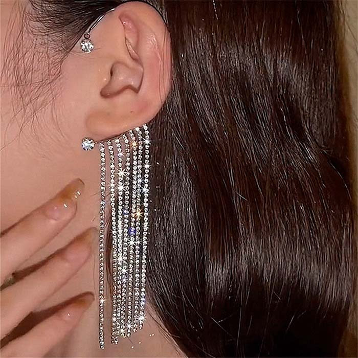Questo orecchino renderà ogni donna ancora più femminile e meravigliosa!