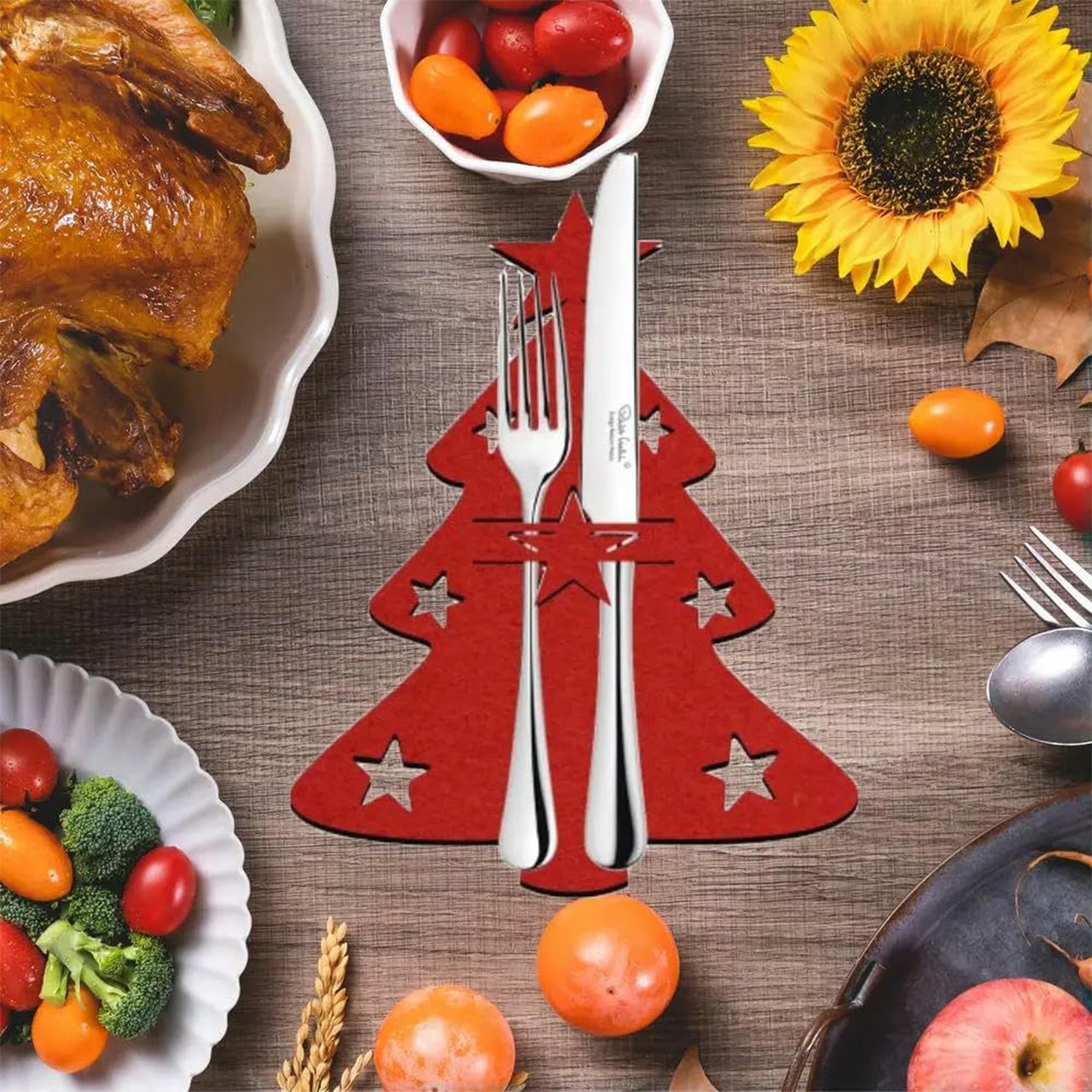 Set di posate di Natale da 12 pezzi a forma di albero di Natale.