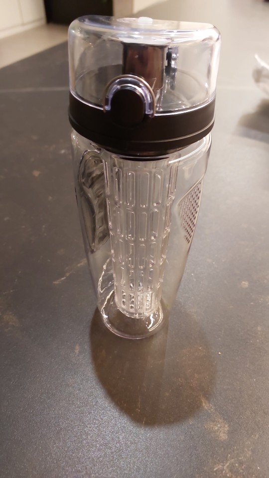 FruitBottle, borraccia con infusore per frutta, erbe o tè (1000 ml) - Image 10