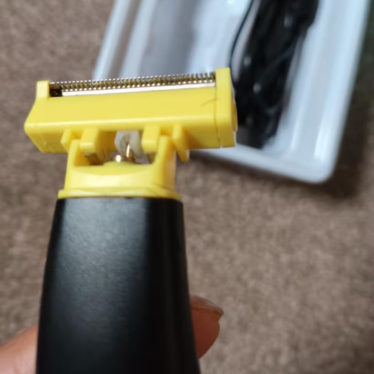 FullBodyShaver, rasoio elettrico per barba e corpo - Image 9