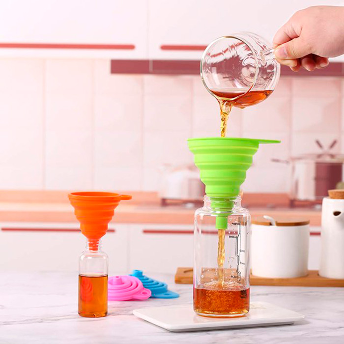Funnel, un imbuto di silicone pieghevole per versare liquidi e altri alimenti - Image 5