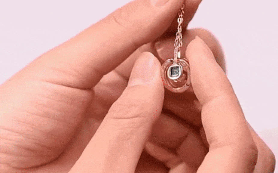 Collana LoveStar che dice "Ti amo" in 100 lingue - video