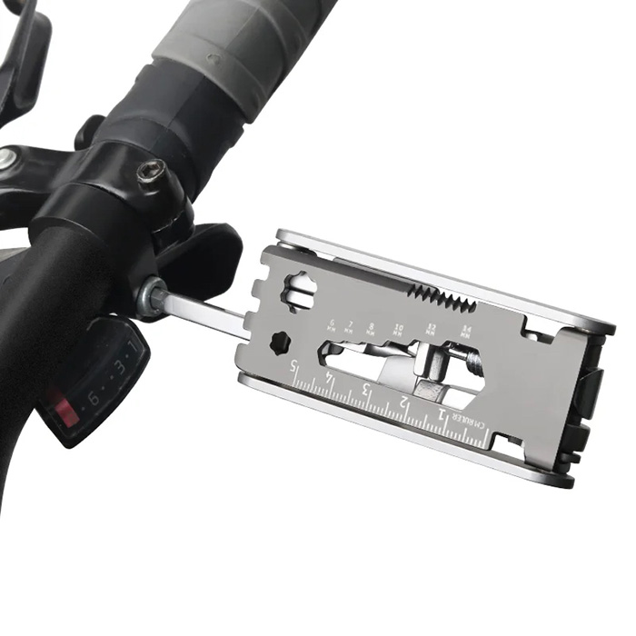 L'attrezzo da riparazione bici pieghevole per chi è sempre in movimento contiene 17 accessori in 1 set!
