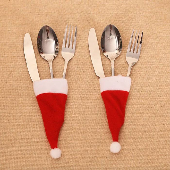 La tovaglia ha la forma del cappello di Babbo Natale!