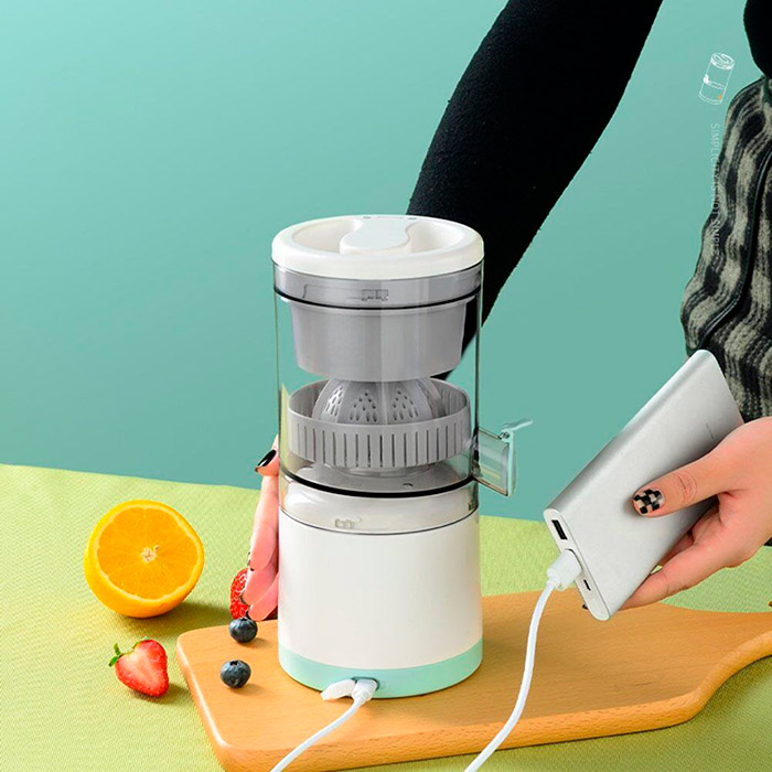 Grazie al suo design speciale, lo spremiagrumi spreme la massima quantità di succo e conserva la maggior parte di nutrienti, sapori e aromi!