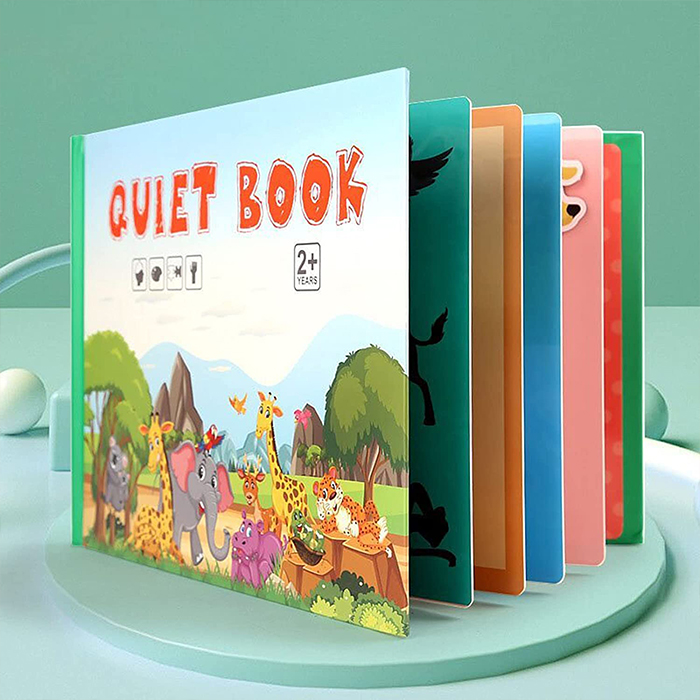 Il libro contiene una varietà di figurine di animali con velcro adesivo riutilizzabile