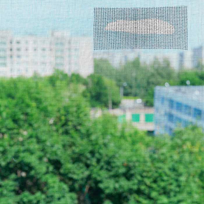 Il nastro di riparazione RepTape offre una soluzione rapida ed efficace per rattoppare buchi in varie superfici a maglia.