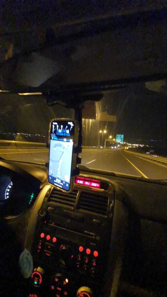 RotatableCarHolder, supporto per telefono a 360 gradi che si monta sullo specchietto retrovisore - Image 4