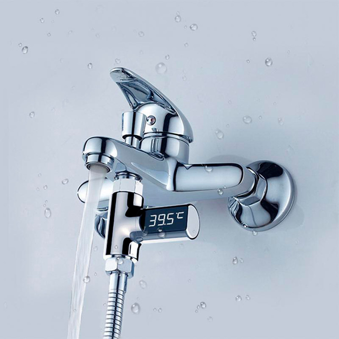 Posiziona semplicemente il termometro da doccia tra il rubinetto e il tubo e funzionerà sfruttando l'energia del flusso d'acqua!