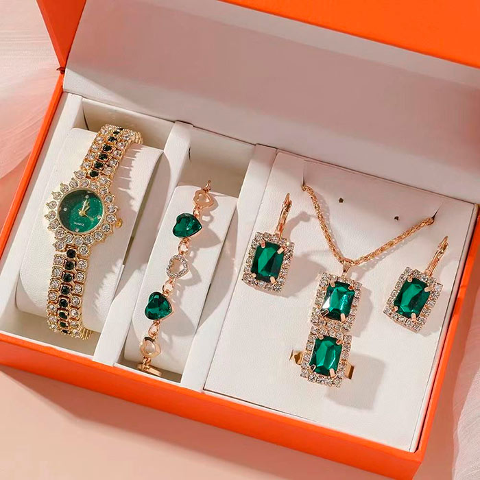 Gioielli bellissimi con dettagli eleganti!