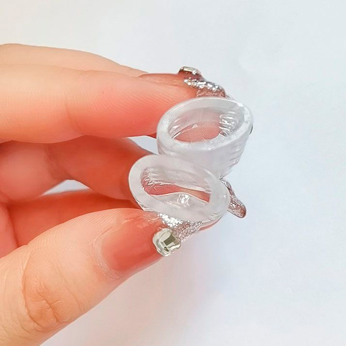 La protezione per le dita in silicone è elastica, quindi si adatta a diverse dimensioni.
