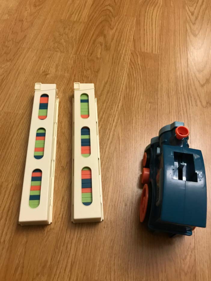 TrainDomino, un treno che impila le tessere domino - Image 2